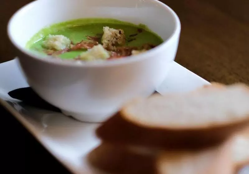 בית מלון כפרי The Woolpack Inn