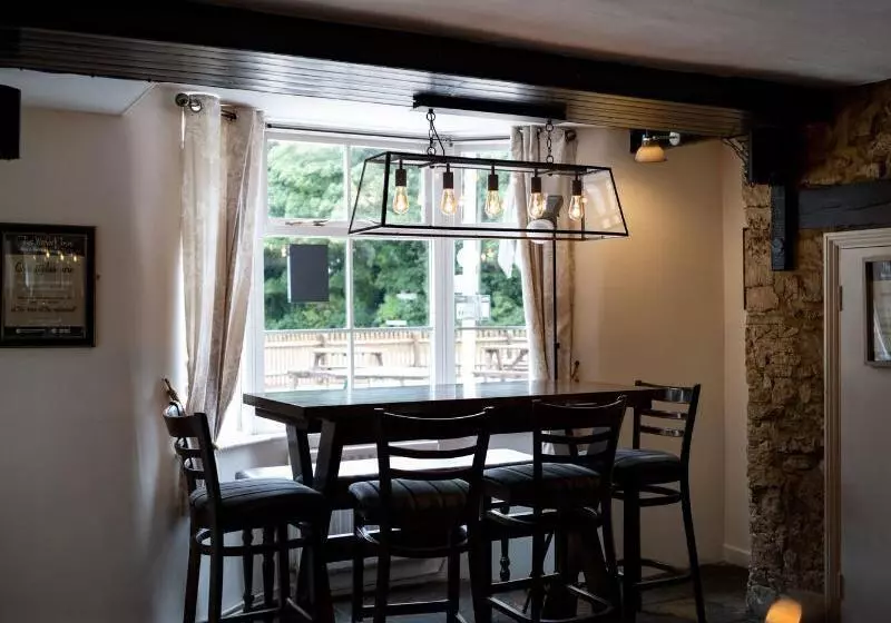 בית מלון כפרי The Woolpack Inn