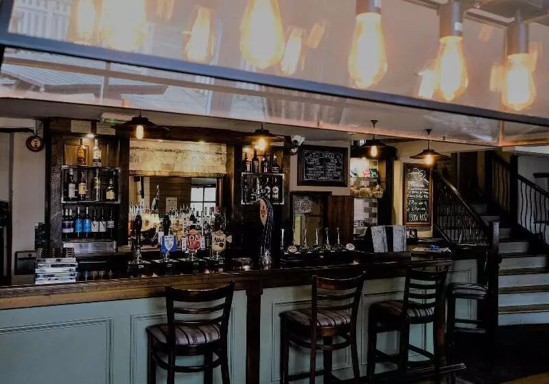 בית מלון כפרי The Woolpack Inn