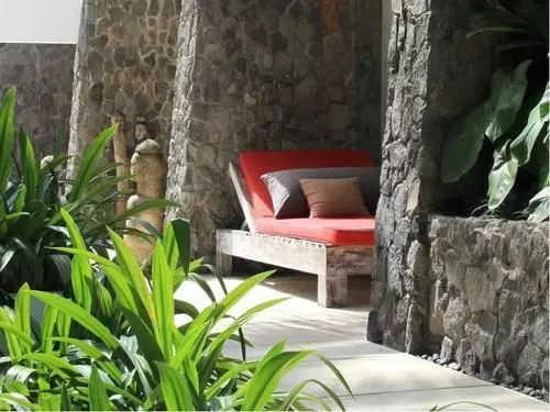 Niloufar Villa