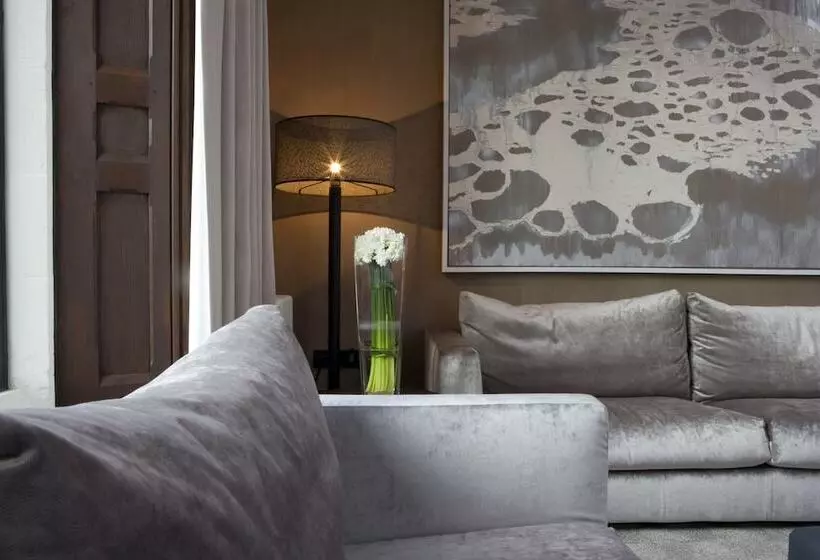 펜션 Penrhiw Priory