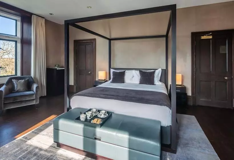 펜션 Penrhiw Priory