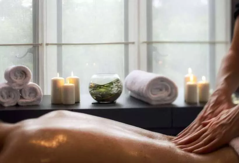 펜션 Penrhiw Priory