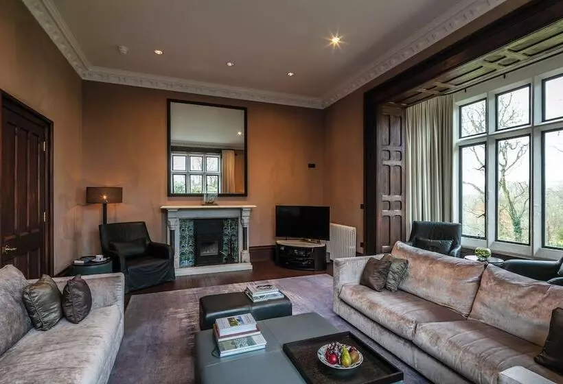 펜션 Penrhiw Priory