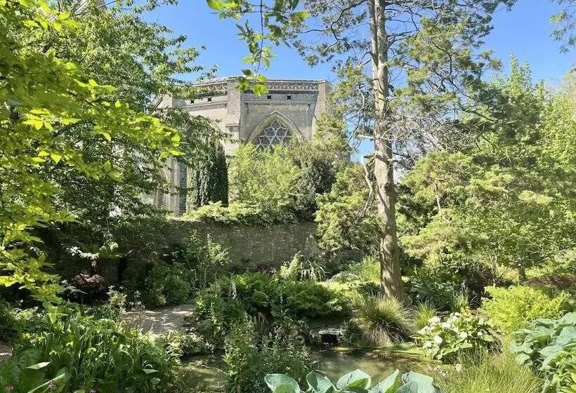 Пансион The Mount Somerton