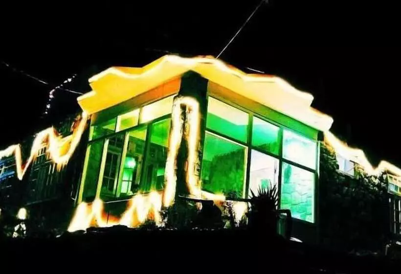 هتل Bercha Guest House Dorkhan Hunza