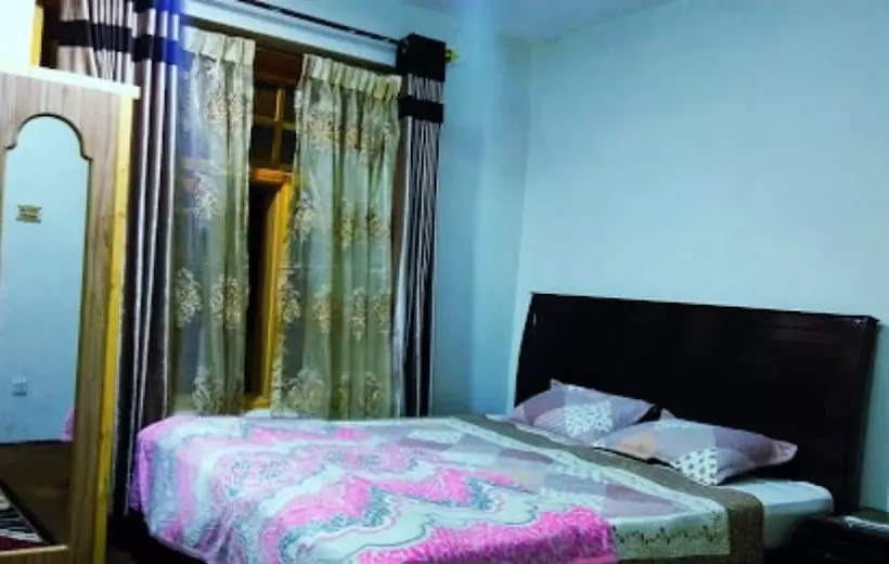 هتل Bercha Guest House Dorkhan Hunza
