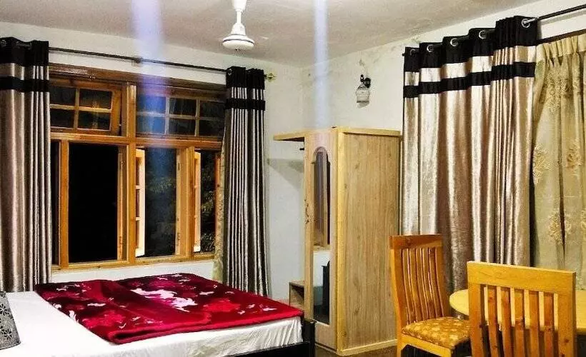 هتل Bercha Guest House Dorkhan Hunza