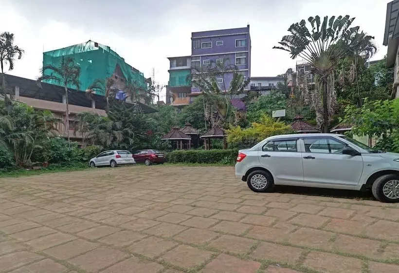 Itsy Hotels Hill Town, 500 Mtrs From Madikeri Fort