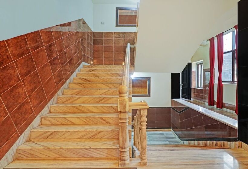 Itsy Hotels Hill Town, 500 Mtrs From Madikeri Fort