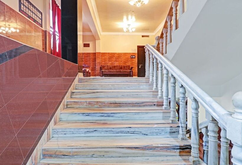 Itsy Hotels Hill Town, 500 Mtrs From Madikeri Fort