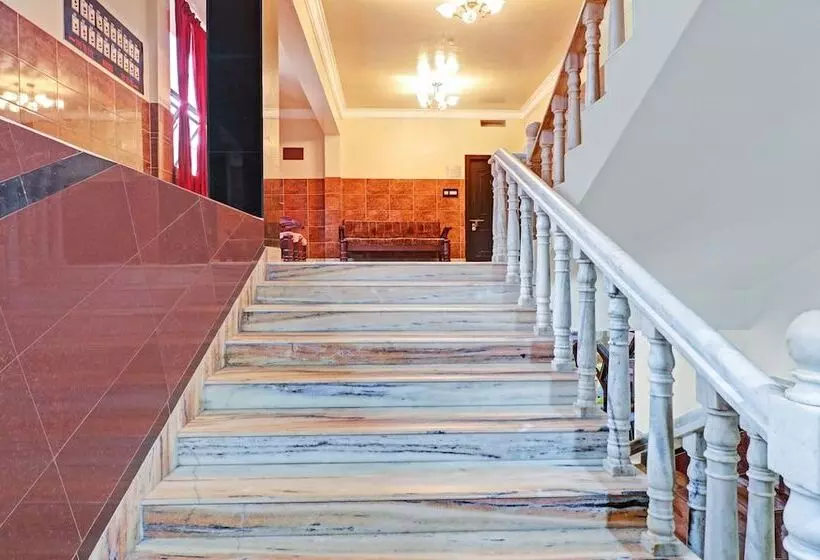 Itsy Hotels Hill Town, 500 Mtrs From Madikeri Fort