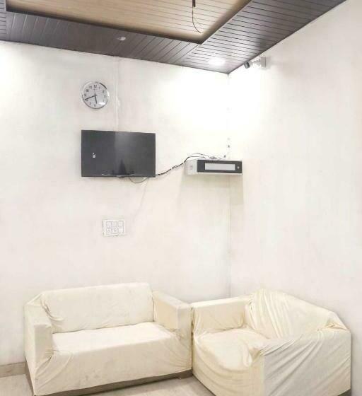 Hotel Oyo 80567b New Mayur