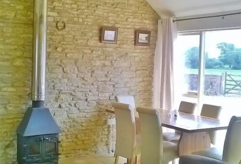 Battens Farm Cottages B&b