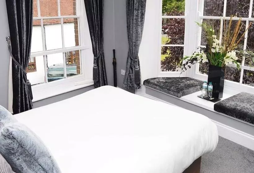 Отель The Robin Hood Inn