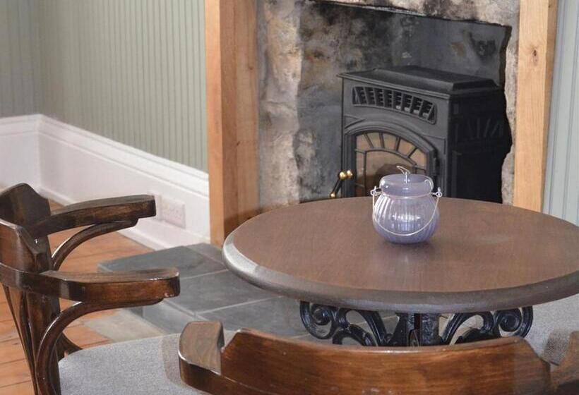 Отель The Courie Inn