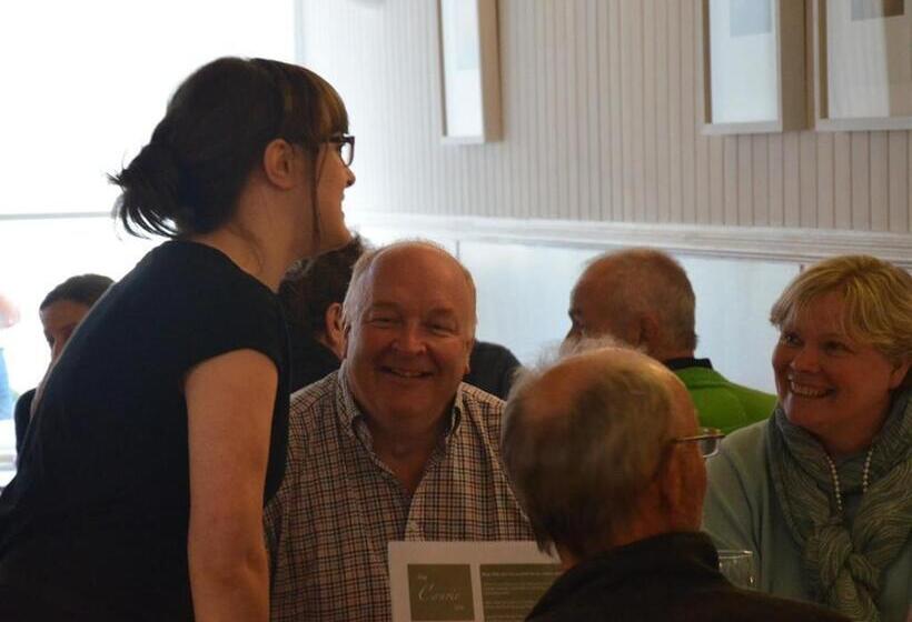 Отель The Courie Inn