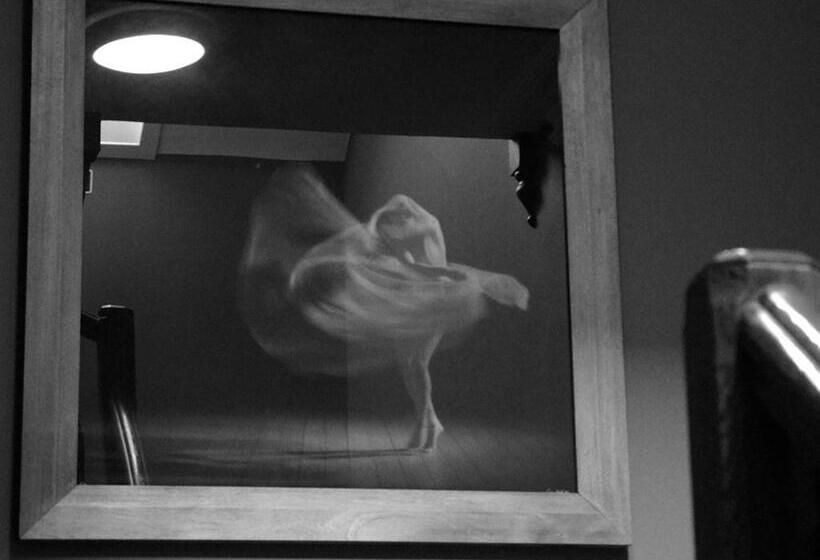 Отель The Courie Inn