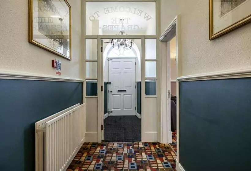 ホテル The Grapes