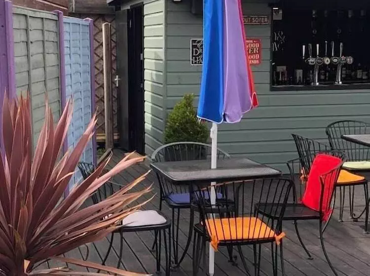 هتل The Holroyd Arms