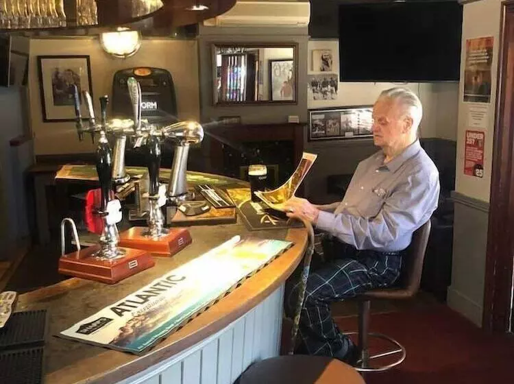 هتل The Holroyd Arms