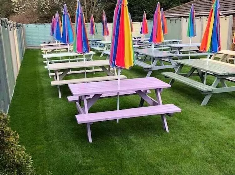 هتل The Holroyd Arms