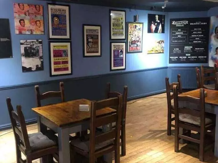 هتل The Holroyd Arms