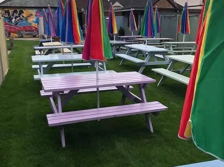 هتل The Holroyd Arms