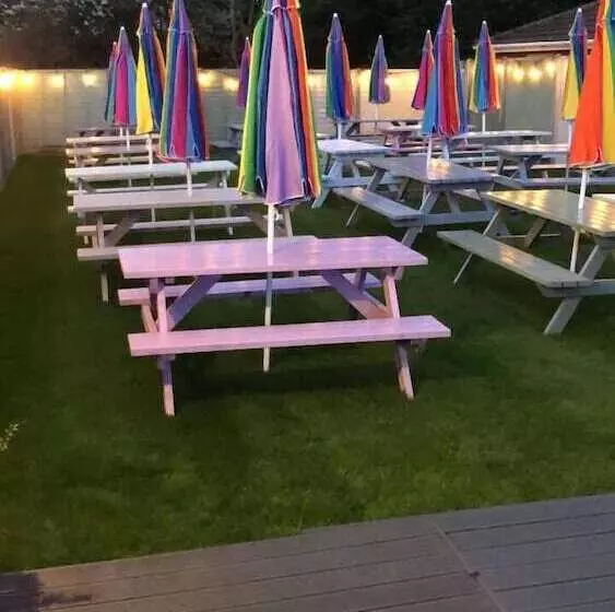 هتل The Holroyd Arms