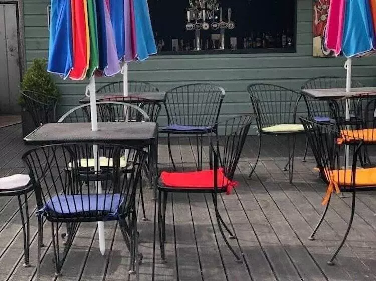 هتل The Holroyd Arms