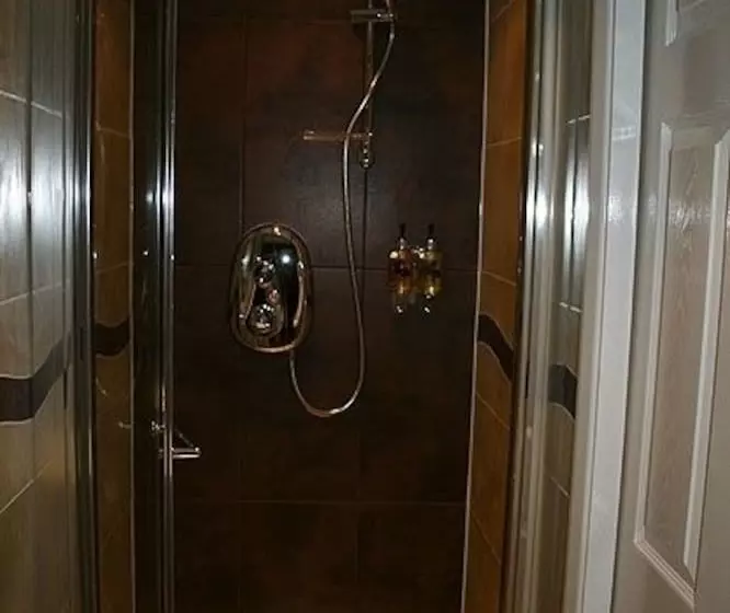 Hotel Lazy Otter Pub Restaurant