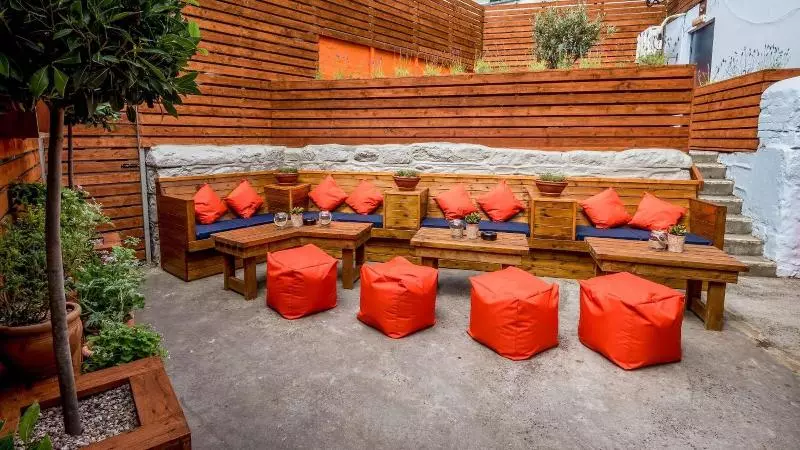 בית מלון כפרי The Longboat Inn