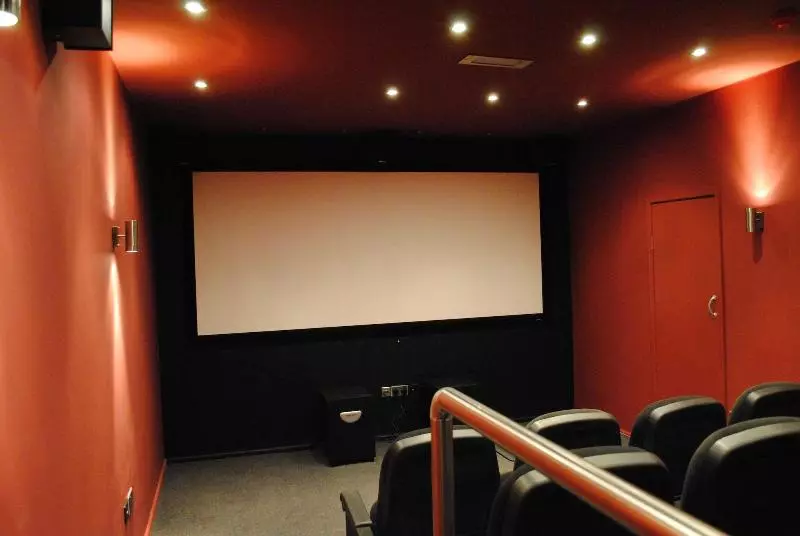 בית מלון כפרי The Longboat Inn