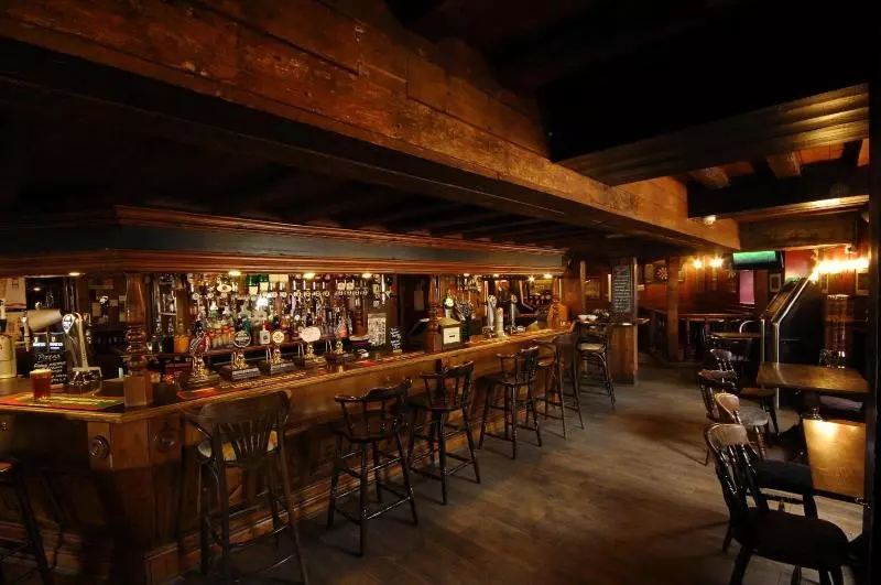 בית מלון כפרי The Longboat Inn