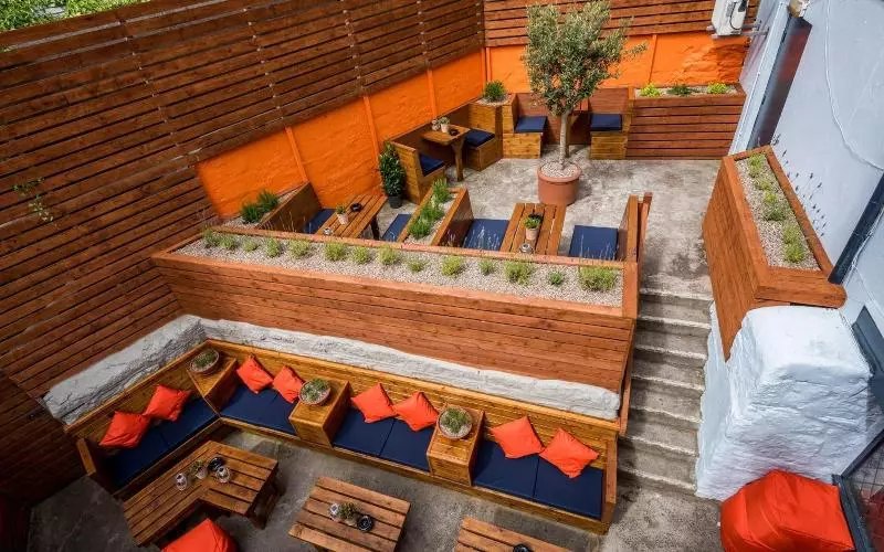 בית מלון כפרי The Longboat Inn