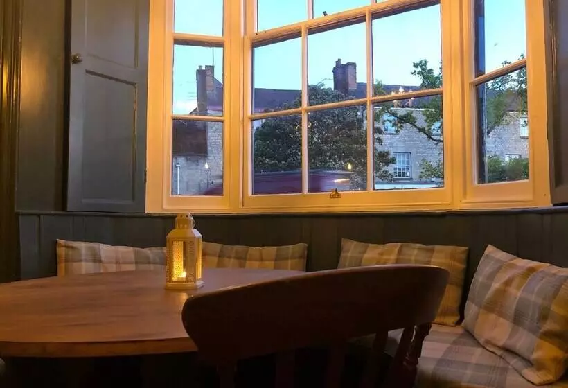 هتل The Punchbowl Inn