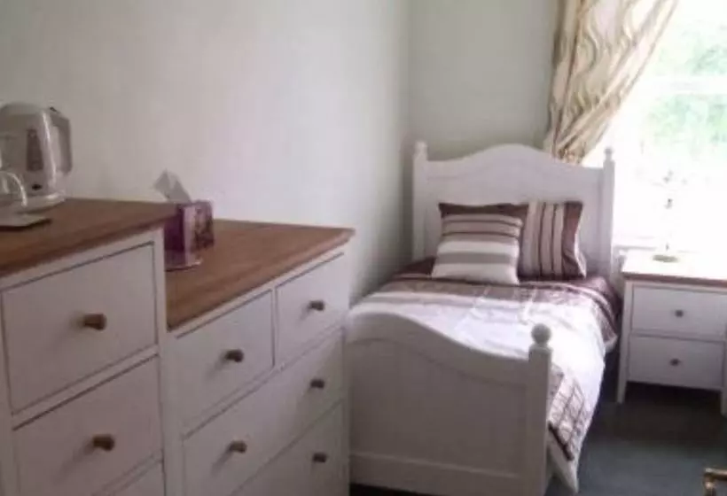 Отель The Village Inn