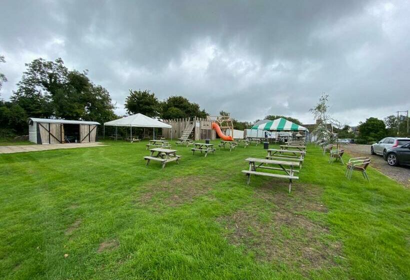 ホテル Three Horseshoes Country Inn