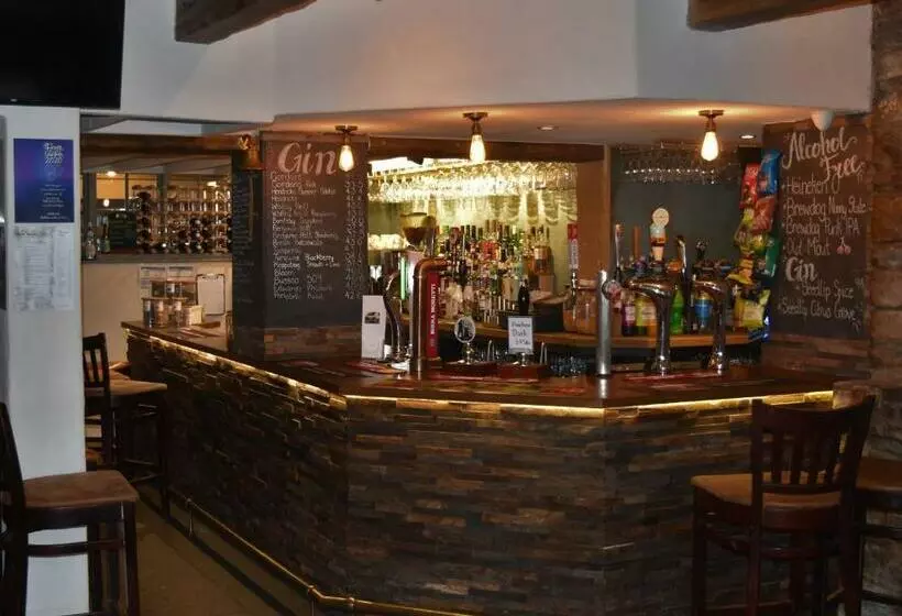 Otel Three Horseshoes Country Inn