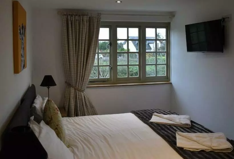 Otel Three Horseshoes Country Inn