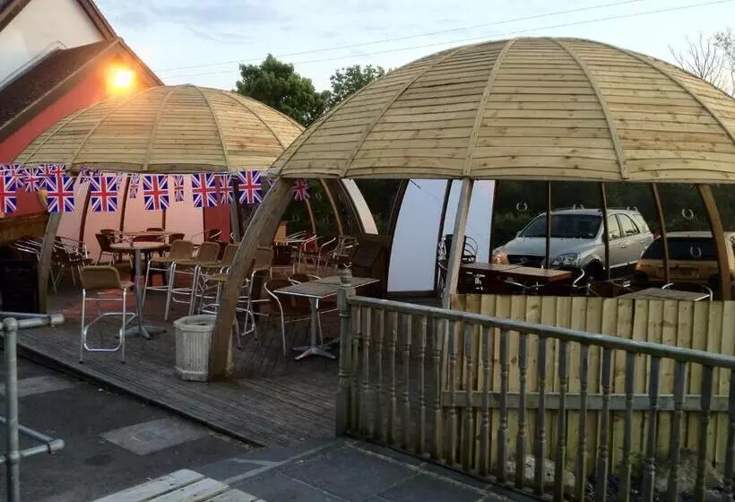 Otel Three Horseshoes Country Inn