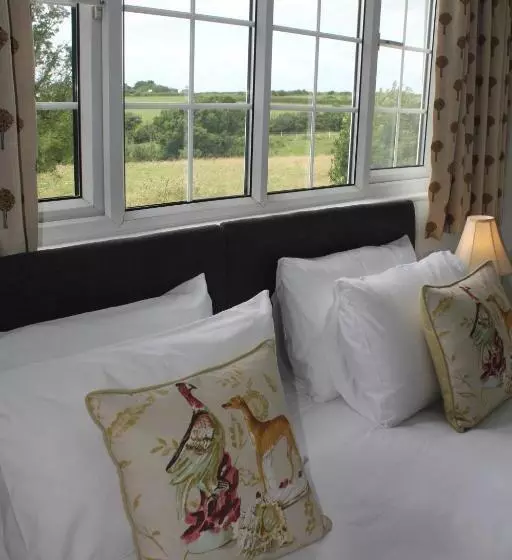 Otel Three Horseshoes Country Inn