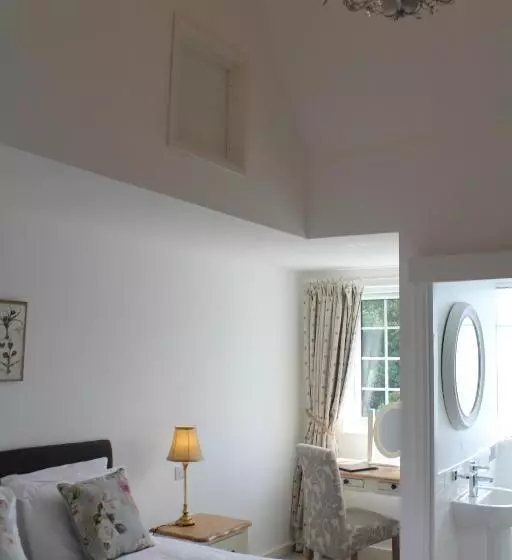 Otel Three Horseshoes Country Inn