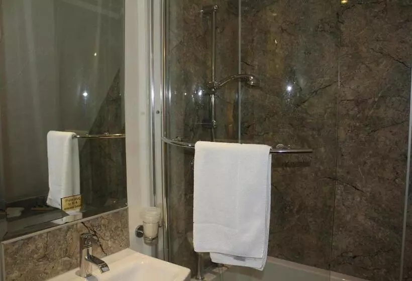 Otel Three Horseshoes Country Inn