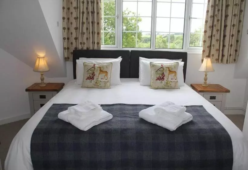 Otel Three Horseshoes Country Inn