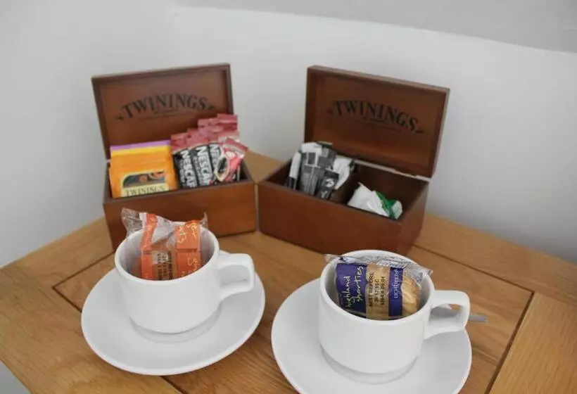 Otel Three Horseshoes Country Inn