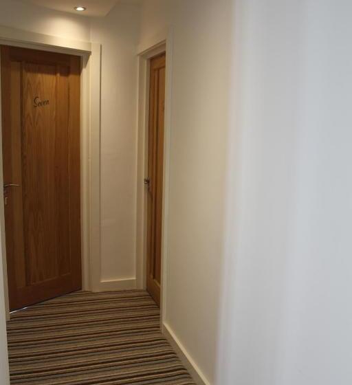 ホテル Three Horseshoes Country Inn