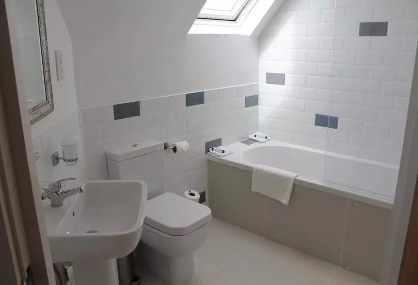 Otel Three Horseshoes Country Inn