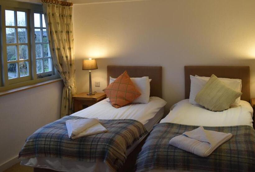 ホテル Three Horseshoes Country Inn