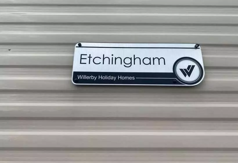 Отель Pool Garden 2br Parking Wifi Sleeps6